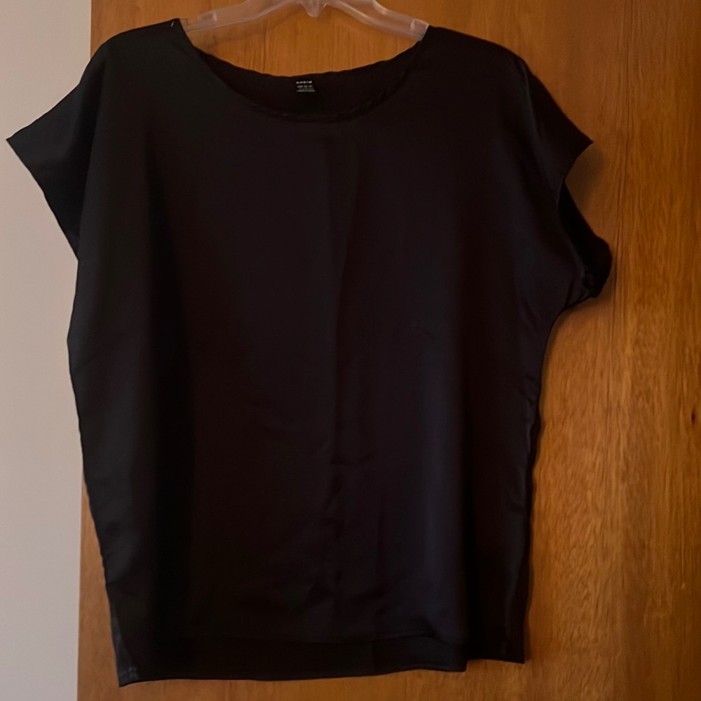 Black shirt sleeve blouse